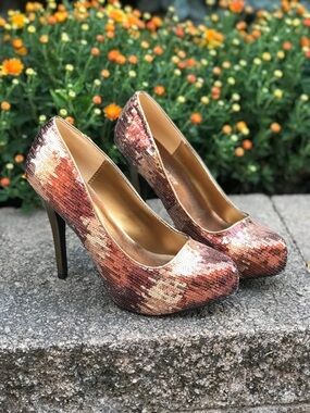 JUST FABULOUS 7.5 Copper Sequins Platform Pumps Size 7.5